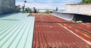 Có nên lợp tôn mới chồng lên tôn cũ không, có ưu nhược điểm gì?