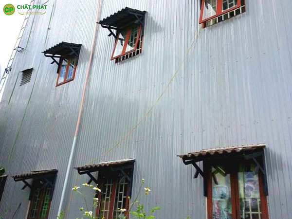 Mẫu mái che cửa sổ bằng tôn thông dụng