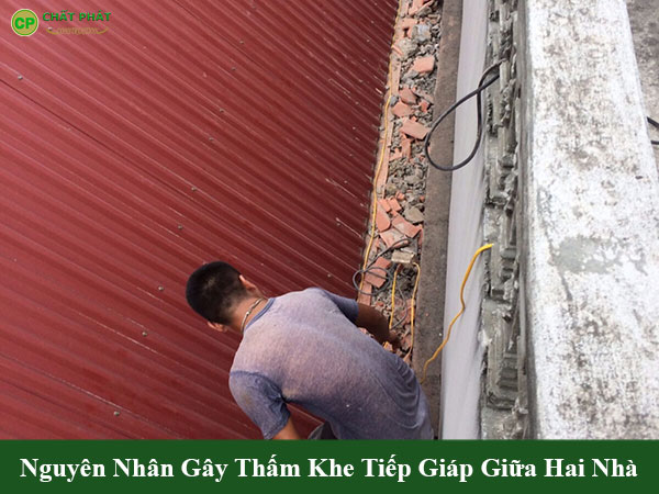 Nguyên nhân gây thấm khe tiếp giáp giữa hai nhà