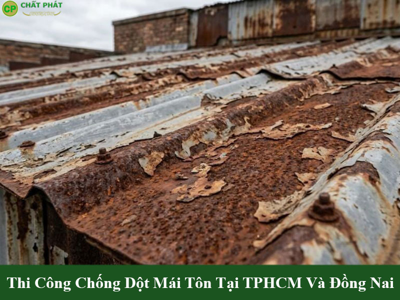 Hình ảnh về mái tôn đang bị hư hỏng nặng